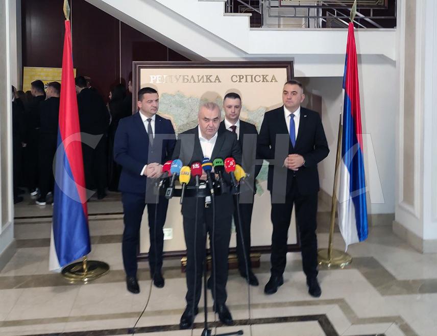 БАЊАЛУКА, 30. ОКТОБРА /СРНА/ - Министар саобраћаја и веза Републике Српске Зоран Стевановић очекује да се на Међународној конференцији "Безбједност саобраћаја у локалној заједници" дође до корисних техничких и других сазнања, стручних приједлога и мјера који ће знатно унаприједити безбједности на путевима Српске.