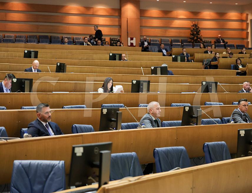 САРАЈЕВО, 30. ОКТОБРА /СРНА/ - Представнички дом Парламетнарне скупштине БиХ усвојио је данас у првом читању Приједлог закона о буџету институција БиХ и међународних обавеза БиХ за ову годину.