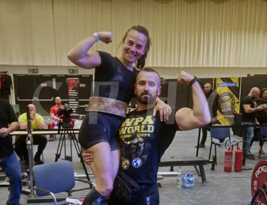 ПАЛЕ, 30. ОКТОБРА /СРНА/ - Зорана Мијовић са Пала освојила је данас титулу вицешампиона свијета у пауерлифтингу на првенству у Мађарској на којем је учествовало више од 700 такмичара из 70 земаља.