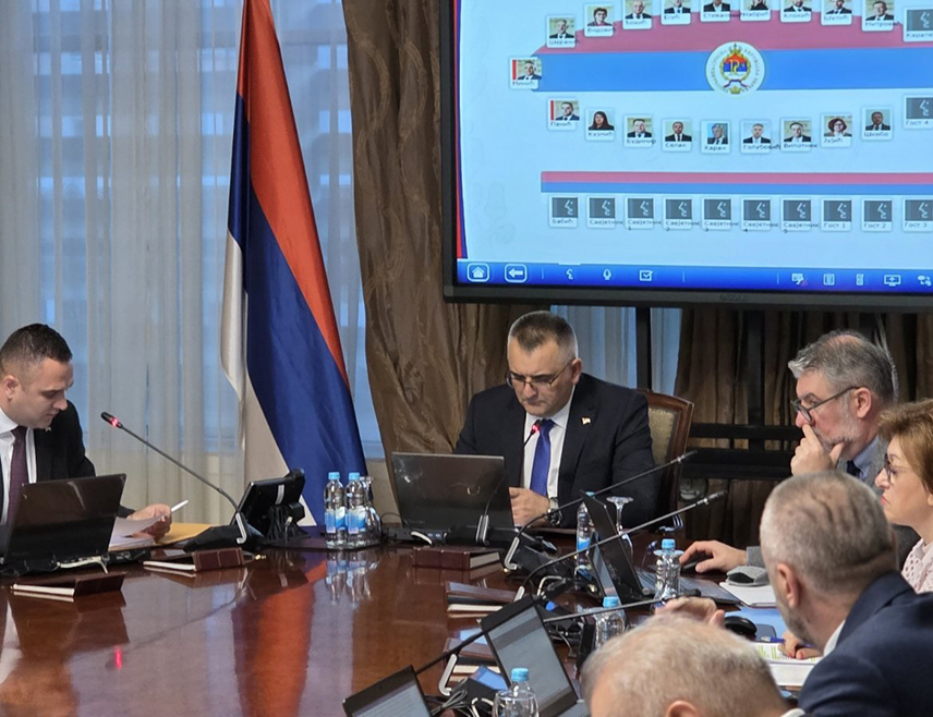 БАЊАЛУКА, 30. ОКТОБРА /СРНА/ - Владa Републике Српске утврдила је данас Приједлог закона о измјени Закона о стварним правима, којим се проширује круг лица која могу остварити право грађења без накнаде ради рјешавања стамбених питања.