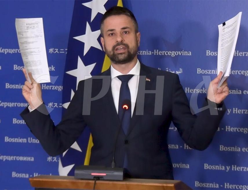 SARAJEVO, OCTOBER 30 /SRNA/ – Finance and Treasury Minister in the Council of Ministers Srđan Amidžić has stated that political parties from the Federation of BiH /FBiH/ believe that funds accumulated due to the lack of salary increases for employees in BiH institutions should be directed to BHRT and cultural institutions, rather than to the workers themselves.