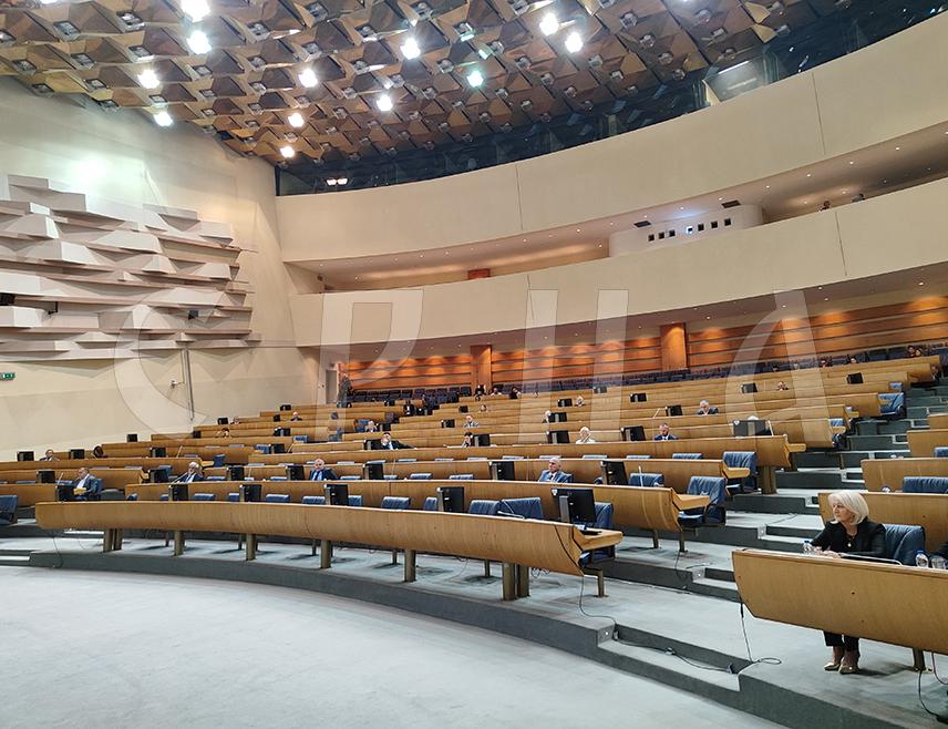 SARAJEVO, OCTOBER 31 /SRNA/ – The SNSD Caucus says the House of Representatives has become a renegade house of the Bosniak “Troika” after adopting the decision to establish the Office of the Chief Negotiator with the EU, as such decisions cannot be made independently.