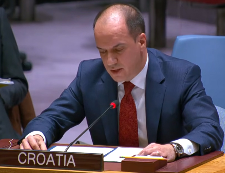 ЊУЈОРК, 31. ОКТОБРА /СРНА/ - Хрватска сматра да се само омогућавањем једнаке засупљености свих конститутивних народа у БиХ може постићи функционална демократија и стабилност земље, изјавио је замјеник хрватског амбасадора у УН Хрвоје Ћурић Хрватинић.