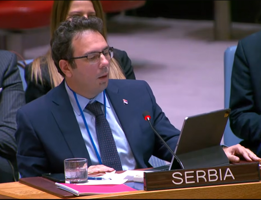 ЊУЈОРК, 31. ОКТОБРА /СРНА/ - Србија сматра да су дијалог и консензус између два ентитета и три конститутивна народа у БиХ једини легитиман пут за рјешавање унутрашњих питања, а да су наметања рјешења контрапродуктивна и штетна за стабилност земље и региона, рекао је отправник послова при Сталној мисији Србије у УН Радомир Илић.