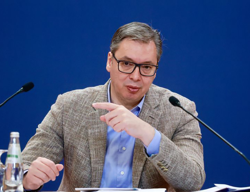 БЕОГРАД, 31. ОКTОБРА /СРНА/ - Предсједник Србије Александар Вучић позвао је вечерас грађане Србије да сутрашњи дан, када се навршава годину дана од погибије 16 људи у паду надстрешнице у Новом Саду, протекне мирно, те поручио да правда мора бити задовољена и позвао на дијалог.