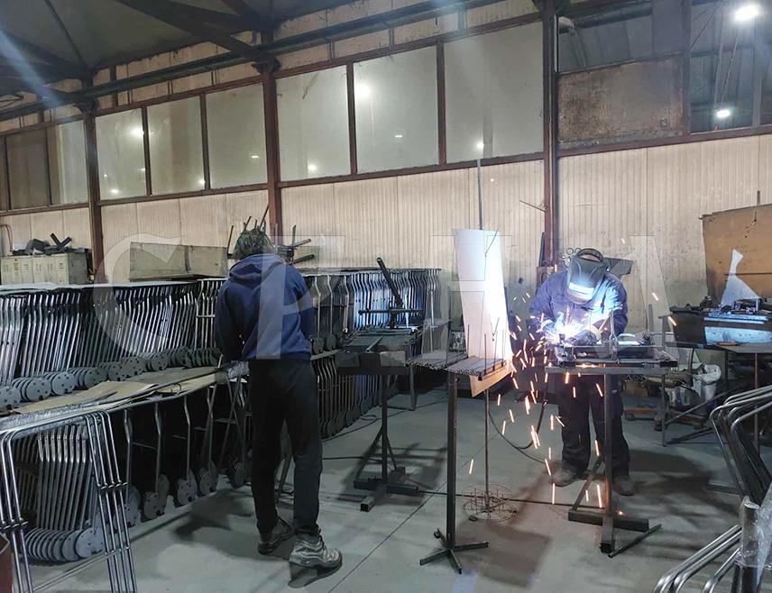 СРБАЦ, 1. НОВЕМБРА /СРНА/ - Фирма "Атом Компани" из Српца, једна од најстабилнијих индустријских погона у овој општини, планира проширење на остала подручја у БиХ и тако ојача металску производњу.