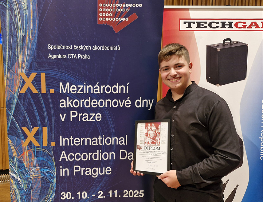 BIJELJINA, NOVEMBER 1 /SRNA/ - Đorđe Perić has once again triumphed at the prestigious International Festival "Accordion Days" in Prague, winning first place for the fifth time at this demanding international competition, which gathered around 250 participants from 15 countries.
