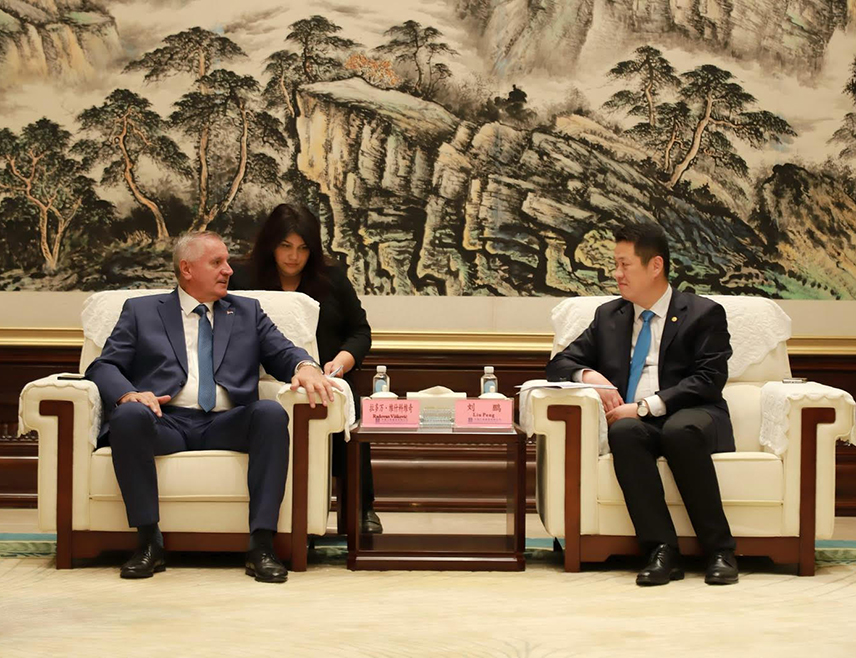 БАЊАЛУКА, 1.НОВЕМБРА /СРНА/ - Вршилац дужности директора "Аутопутева Републике Српске" Радован Вишковић сматра да би почетком прољећа могла да почне интензивна изградња дионице ауто-пута од Вукосавља до Брчког у дужини од 31,5 километара, чија је уговорена вриједност радова 654.470.307 КМ без ПДВ-а.