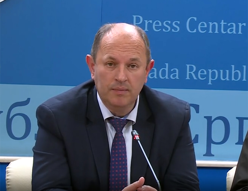 ТРЕБИЊЕ, 2. НОВЕМБРА /СРНА/ - Вршилац дужности генералног директора "Електропривреде Републике Српске" Лука Петровић за сутра је у Бањалуци најавио састанак са Надзорним одбором и Управом Рудника и Термоелектране /РиТЕ/ Угљевик како би покушали да ријеше нагомилане проблеме.