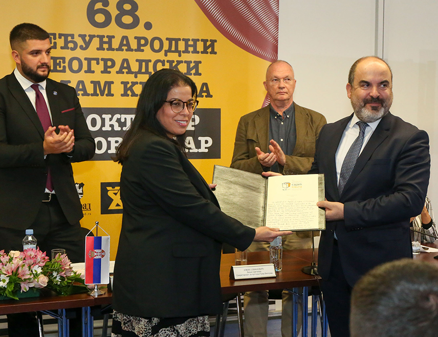 БЕОГРАД, 2. НОВЕМБРА /СРНА/ - На Међународном београдском сајму књига посљедњег дана одржана је церемонија на којој је "Отворена књига" предата представницима Туниса, земље која ће сљедеће године, као почасни гост 69. Сајма представити своју националну књижевност.