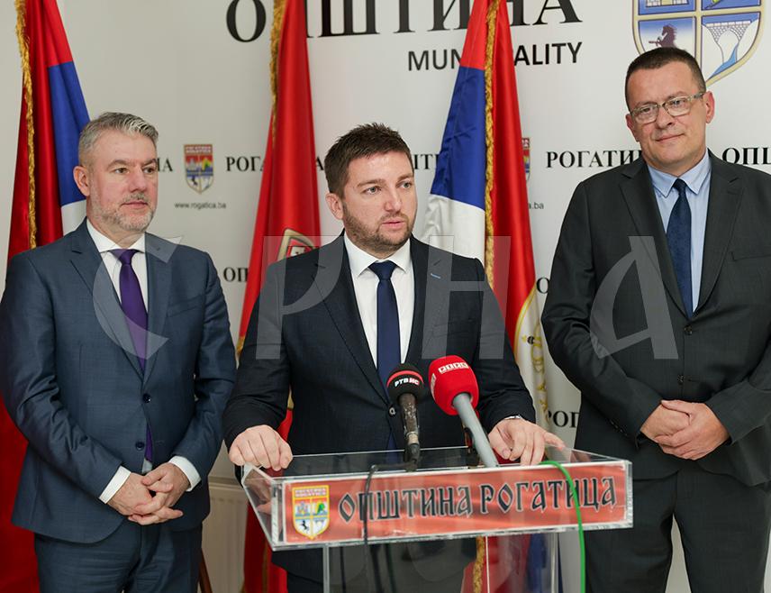РОГАТИЦА, 3. НОВЕМБРА /СРНА/ - Начелник општине Рогатица Нинослав Прелић изјавио је, након данашњег састанка са министром здравља и социјалне заштите Републике Српске Аленом Шеранићем, да ће у будућој сарадњи акценат бити на новим улагањима у Дом здравља и систем социјалне заштите како би грађани имали што квалитетније услуге.