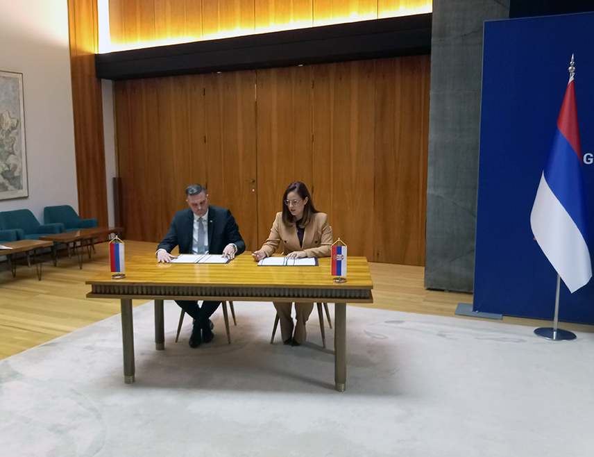 БЕОГРАД, 3. НОВЕМБРА /СРНА/ - Министар за просторно уређење, грађевинарство и екологију Републике Српске Бојан Випотник потписао је данас у Београду са ресорним министром Србије Саром Павков меморандум о разумијевању и сарадњи у области заштите животне средине који ће представљати темељ за јачање билатералне сарадње.