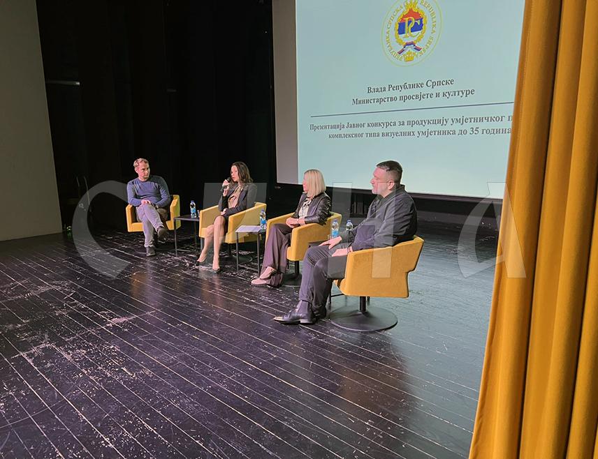 БАЊАЛУКА, 3. НОВЕМБРА /СРНА/ - У оквиру Конкурса за продукцију умјетничког пројекта комплексног типа визуелних умјетника до 35 година биће изабрана два пројекта, са циљем да се ауторима пружи подршка у њиховом професионалном развоју, за шта је издвојено 66.000 КМ, изјавила је помоћник министра за културу Републике Српске Тања Ђаковић.
