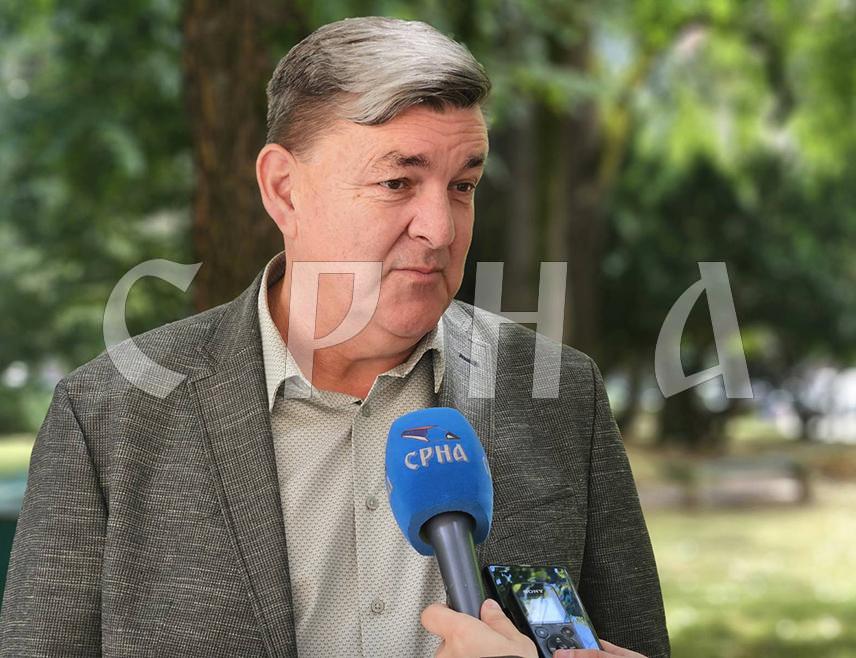 САРАЈЕВО, 3. НОВЕМБРА /СРНА/ - Предсједник Самосталног синдиката службеника и запослених у институцијама БиХ Раденко Мирковић најавио је данас да ће запослени организовати штрајкачки одбор и почети протесте због неусвајања буџета.