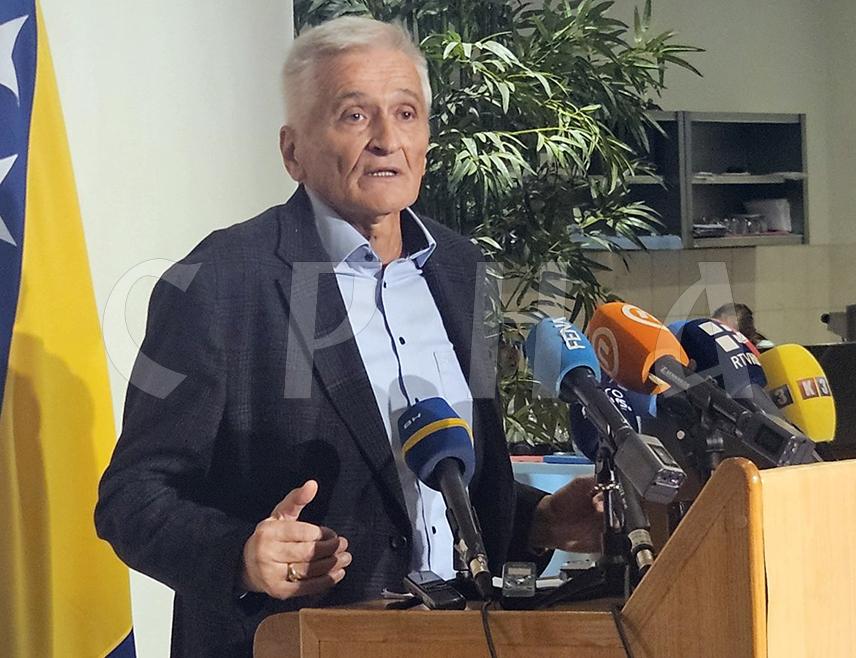 САРАЈЕВО, 3. НОВЕМБРА /СРНА/ - Замјеник предсједавајућег Дома народа Парламентарне скупштине БиХ Никола Шпирић рекао је да је бунт концепт опозиционих странака, јер немају изборни легитиметет.