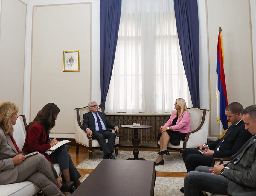 SARAJEVO, NOVEMBER 3 /SRNA/ – The Serb member of the Presidency of BiH Željka Cvijanović stated today during a meeting with the newly appointed German Ambassador to BiH Alfred Granas that it is high time to end the era of foreign interventionism in BiH and for full responsibility for all processes to be assumed by domestic institutions and democratically elected representatives of the people.