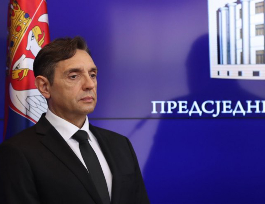 БЕОГРАД, 3. НОВЕМБРА /СРНА/ - Србија неће починити издају, неће увести санкције против Русије и за разлику од Запада, неће одузимати руску имовину, поручио је шеф српског огранка Руског историјског друштва Александар Вулин.