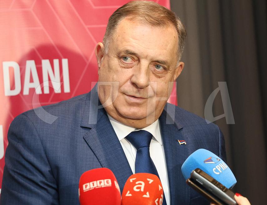 БАЊАЛУКА, 3. НОВЕМБРА /СРНА/ - Предсједник Милорад Додик изјавио је вечерас у Бањалуци да је Република Српска стварила добре услове за живот својих грађана, те да се свака борба за Српску показала исправном.