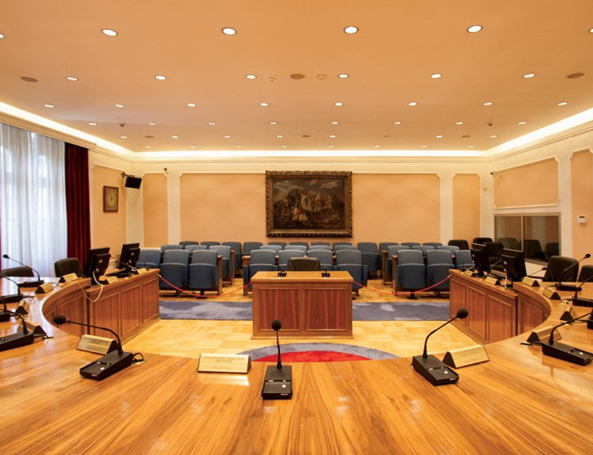 САРАЈЕВО, 4. НОВЕМБРА /СРНА/ - О апелацији правног тима предсједника Милорада Додика данас би одлуку требало да донесе крњи Уставни суд БиХ који чине судије из Њемачке, Швајцарске и Албаније, заједно са колегама из реда Бошњака и Хрвата.