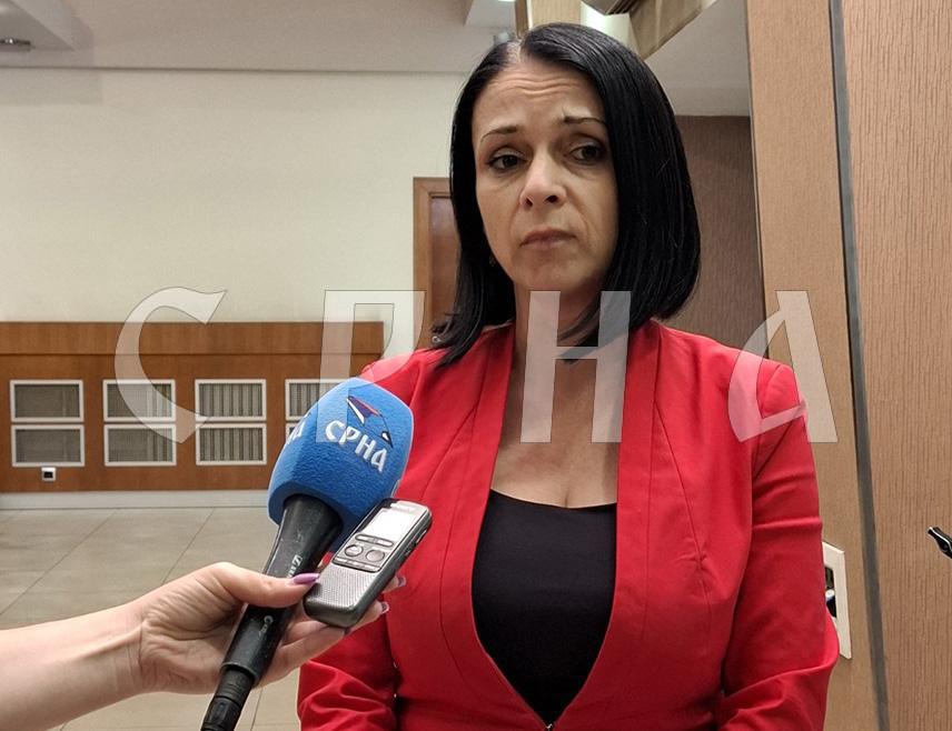 БАЊАЛУКА, 4. НОВЕМБРА /СРНА/ - Посланик СНСД-а у Народној скупштини Републике Српске Ранка Перић Ромић сматра да је неопходно извршити допуне Закона о локалној самоуправи у погледу оснивања система обједињене наплате комуналних накнада у Српској.