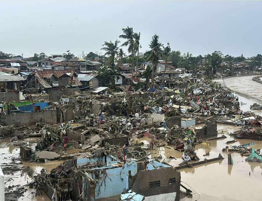 МАНИЛА, 4. НОВЕМБРА /СРНА - РИА Новости/ - Најмање 26 људи погинуло је у налету тајфуна "Калмаеги" у централном дијелу Филипина, саопштио је портпарол Одјељења цивилне одбране Џуније Кастиљо.