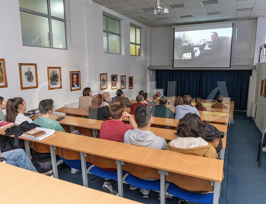 ПАЛЕ, 4. НОВЕМБРА /СРНА/ - На Филозофском факултету Универзитета у Источном Сарајеву данас је приказан кратки документарни филм "Послије забаве", посвећен животу књижевника Стеве Грабовца, првом добитнику НИН-ове награде из Републике Српске.