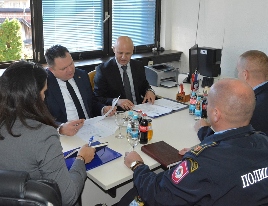 БАЊАЛУКА, 4. НОВЕМБРА /СРНА/ - Министар унутрашњих послова Републике Српске Жељко Будимир констатовао је да је стање безбједности на подручју Кнежева, Котор Вароша и Челинца добро, нагласивши значај сарадње полицијских службеника са грађанима.