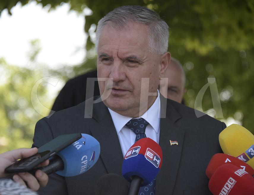 BANJA LUKA, NOVEMBER 4 /SRNA/ - Former Republika Srpska Prime Minister Radovan Višković told SRNA that the decision of the Prosecutor’s Office of BiH to suspend proceedings against him, President Milorad Dodik, and Speaker of the National Assembly Nenad Stevandić confirms that legal proceedings cannot be conducted without evidence or based on political decisions, pressure, or someone’s wishes.