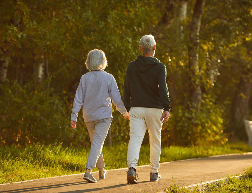 ЛОНДОН, 4.НОВЕМБРА /СРНА/ - Ходање више од 5.000 корака дневно може успорити слабљење когнитивних способности и накупљање протеина повезаних са Алцхајмеровом болешћу, резултати су најновијег истраживања, пише "Дејли мејл".