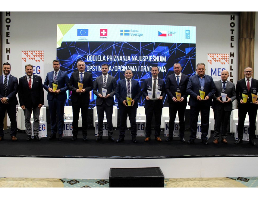 ШАМАЦ, 5. НОВЕМБРА /СРНА/ - Предсједник Скупштине општине Шамац Симо Варадиновић изјавио је Срни да ова општина, која је међу три најбоље оцијењена нова партнера пројекта "МЕГ два", има право на бесповратна средства за реализацију приоритетних инфраструктурних пројеката у области водоснабдијевања.