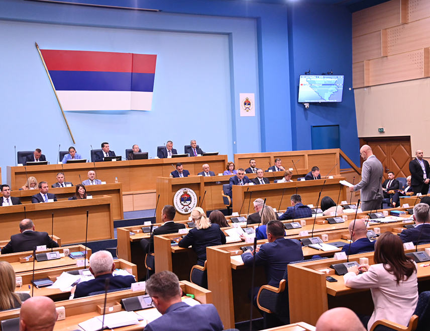 БАЊАЛУКА, 6. НОВЕМБРА /СРНА/ - Сједница Народне скупштине Републике Српске настављена je данас расправом о извјештају Фискалног савјета и Главне службе за ревизију јавног сектора Републике Српске за прошлу годину.