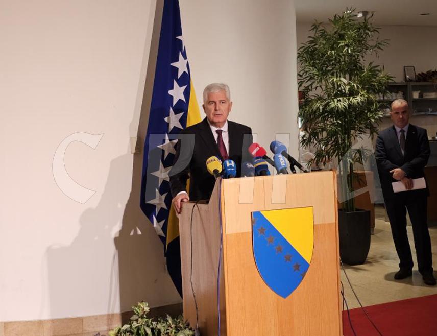 SARAJEVO, NOVEMBER 6 /SRNA/ – The President of the HDZ BiH Dragan Čović stated today that a conversation with SNSD leader Milorad Dodik, or with any other colleague from Republika Srpska or the Federation of BiH /FBiH/, can only bring positive outcomes for BiH.