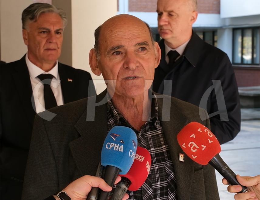 БАЊАЛУКА, 6. НОВЕМБРА /СРНА/ - Здравко Јоргић, отац некадашњег припадника Студентске бригаде Војске Републике Српске Далибора Јоргића, који је нестао пред крај рата на подручју Возуће, каже да ни данас ништа не зна о свом сину, али да је трагајући за њим сазнао да је у Гостовићу постојала заједничка гробница из које су муслимани премјештали тијела убијених српских војника.