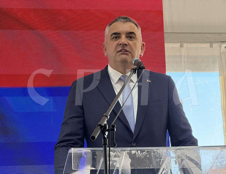 НЕВЕСИЊЕ, 6. НОВЕМБРА /СРНА/ - Премијер Републике Српске Саво Минић изјавио је у Невесињу да је завршетак кључне фазе пројекта изградње Хидроелектране "Дабар", односно пробијање доводног тунела, најбољи одговор на опструкције из Федерације БиХ које су годинама пратиле овај пројекат.