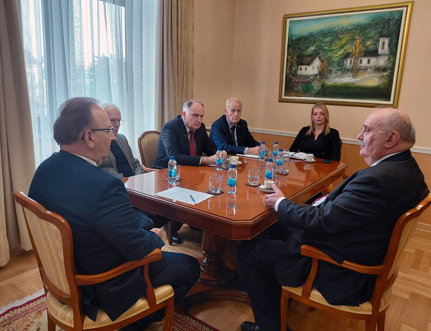 BANJA LUKA, NOVEMBER 7 /SRNA/ – The Academy of Arts of Republika Srpska /ANURS/ and the Serbian Academy of Sciences and Arts /SANU/ remain committed to their mutual collaboration, which will be further enhanced and expanded, it was stated at a meeting between ANURS President Dragoljub Mirjanić and SANU President Zoran Knežević in Banja Luka.