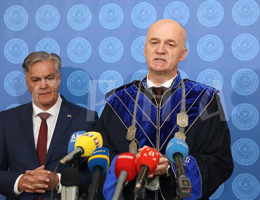 БАЊАЛУКА, 7. НОВЕМБРА /СРНА/ - На Универзитету у Бањалуци за 50 година његовог рада дипломирало је 50.000 студената, рекао је данас ректор Универзитета Радослав Гајанин.