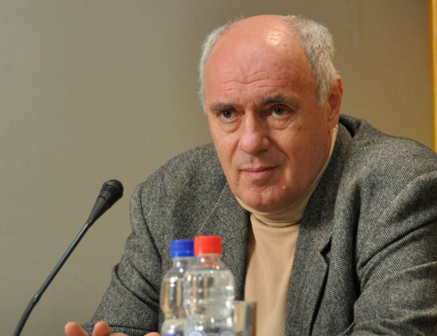 СПЛИТ, 7. НОВЕМБРА /СРНА/ - Политички аналитичар Жарко Пуховски рекао је да би полиција требала забранити сутрашње окупљање које је у Сплиту навијачка група "Торцида" најавила због притварања мушкараца осумњичених да су насилно прекинули одржавање Дана српске културе.