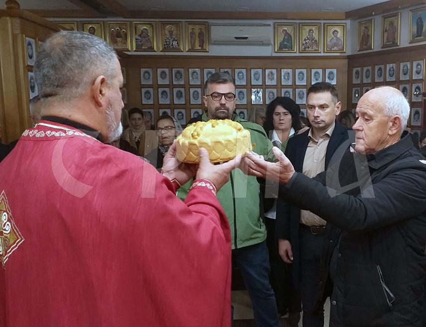 МИЛИЋИ, 8. НОВЕМБРА /СРНА/ - Борачка организација општине Милићи обиљежила је крсну славу – Митровдан, уз поруку да нико нема право да се игра са Републиком Српском.