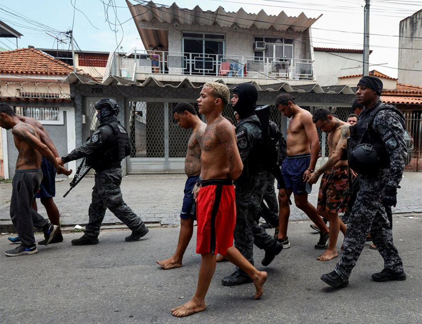 МАДРИД, 8. НОВЕМБРА /СРНА/ - Шпанска полиција ухапсила је 13 осумњичених чланова венецуеланске банде "Трен де Арагуа", заплијенила залиху дроге и демонтирала двије лабораторије за наркотике, саопштиле су власти.