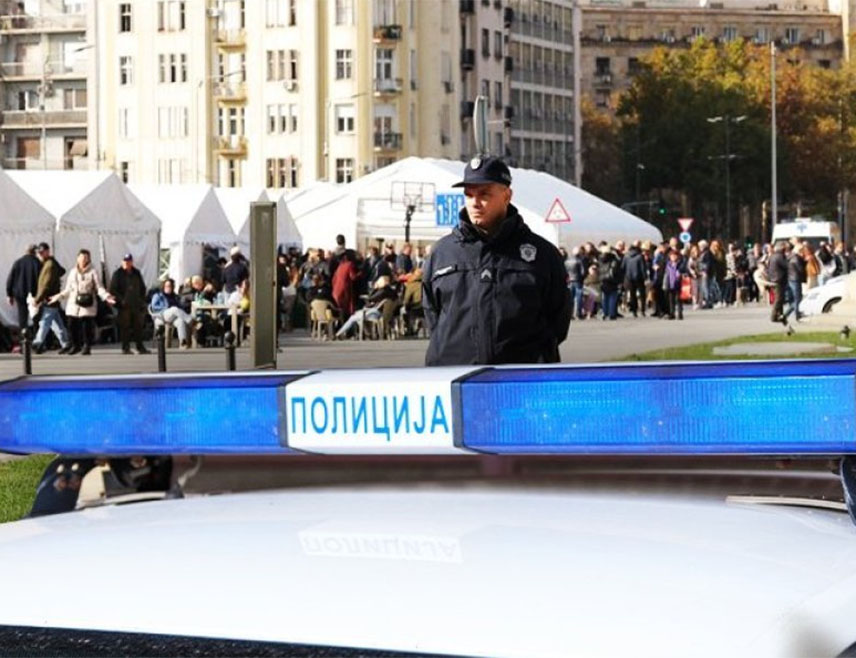 БЕОГРАД, 8. НОВЕМБРА /СРНА/ - Више јавно тужилаштво у Београду предложило је данас притвор држављанки БиХ Мерими А. /24/ осумњиченој да је покушала да убије полицајца из Полицијске станице Савски венац.