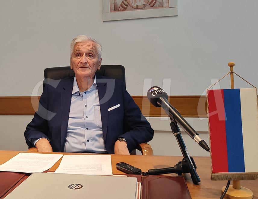 САРАЈЕВО, 9. НОВЕМБРА /СРНА/ - Замјеник предсједавајућег Дома народа Парламентане скупштине БиХ Никола Шпирић рекао је да се лидер СНСД-а Милорад Додик привиђа Странци демократске акције /СДА/ јер је за њих несавладива препрека и да од њега не виде проблеме у БиХ.