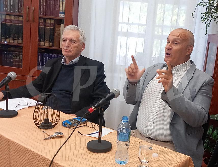 TREBINJE, NOVEMBER 9 /SRNA/ – Institutions bear the greatest responsibility for preserving the Serbian language and alphabet, participants of the panel discussion “A Few More Words About the Language, My People” concluded today in Trebinje, who addressed the issue of the endangered status of the Cyrillic alphabet in Serb textbooks, seen as part of an effort to undermine Serb national being.