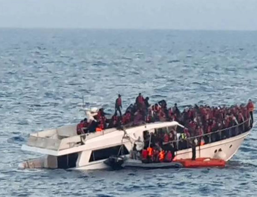 КУАЛА ЛУМПУР, 9. НОВЕМБРА /СРНА-Ројтерс/ - Најмање седам људи је погинуло, а више стотина нестало када се у близини границе Тајланда и Мјанмара преврнуо брод који је превозио припаднике заједнице Рохинџа, саопштено је из малезијске поморске агенције.