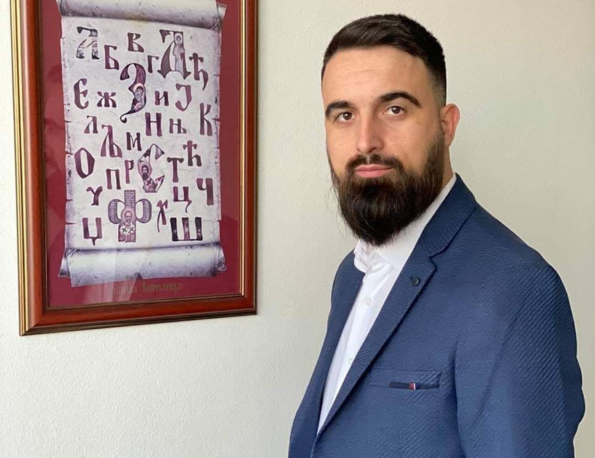 ИСТОЧНО САРАЈЕВО, 10. НОВЕМБРА /СРНА/ - У Федерацији БиХ очигледни су симптоми дубоке системске слабости, а забрињава чињеница да појединци траже непостојеће проблеме у Републици Српској, умјесто да успостављају функционалне механизме којим ће заштитити своје грађане, сматра социолог Владимир Васић.