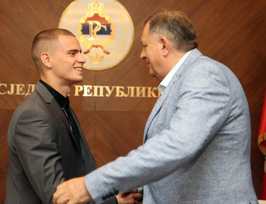 BANJA LUKA, NOVEMBER 10 /SRNA/ - SNSD leader Milorad Dodik congratulated Banja Luka kickboxer Tomislav Vukomanović on winning the WBC International Silver belt and his victory over a rival from Colombia, emphasizing that it confirms that supporting athletes is indeed well justified.