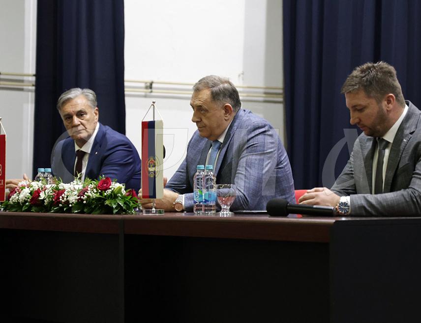 ROGATICA, NOVEMBER 10 /SRNA/ – SNSD President Milorad Dodik stated in Rogatica that a determined fight had been waged to defend Republika Srpska, which had always been portrayed as guilty in the past, but that today the world finally sees the real story.