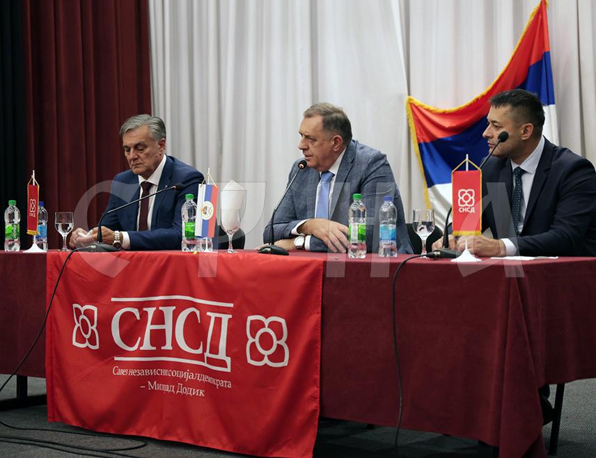 ПАЛЕ, 10. НОВЕМБРА /СРНА/ - Министар за научнотехнолошки развој и високо образовање Републике Српске Синиша Каран изјавио је да вечерас на Палама да је Влада уложила знатна средства у област високог образовања у Српској, те најавио да ће студентске стипендије бити повећане са 200 на 300 КМ.