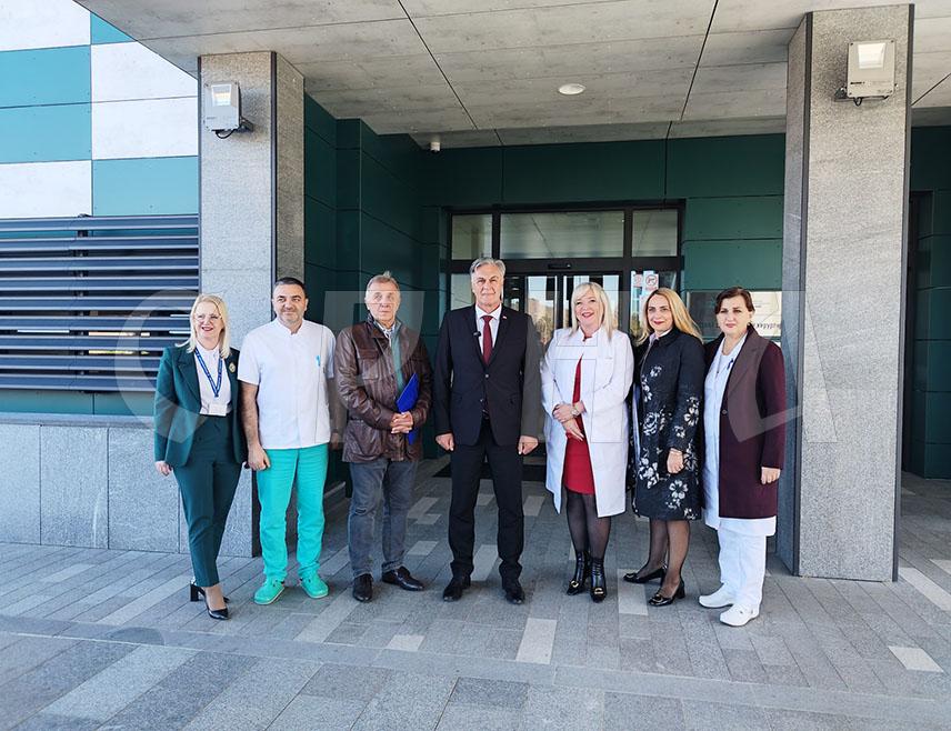 БАЊАЛУКА, 11. НОВЕМБРА /СРНА/ - Министар за научнотехнолошки развој и високо образовање Републике Српске у посјети је Институту за физикалну медицину, рехабилитацију и ортопедску хирургију "Др Мирослав Зотовић" у Слатини.