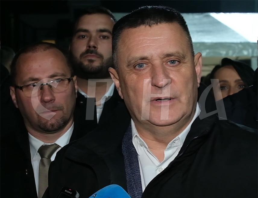 БАЊАЛУКА, 11. НОВЕМБРА /СРНА/ - Предсједник Градског одбора СНСД-а Бањалука Владо Ђајић истакао је да ће кандидат СНСД-а на пријевременим изборима за предсједника Републике Српске Синиша Каран наставити развој Српске који је започела владајућа коалиција и да народ вјерује у његову побједу.