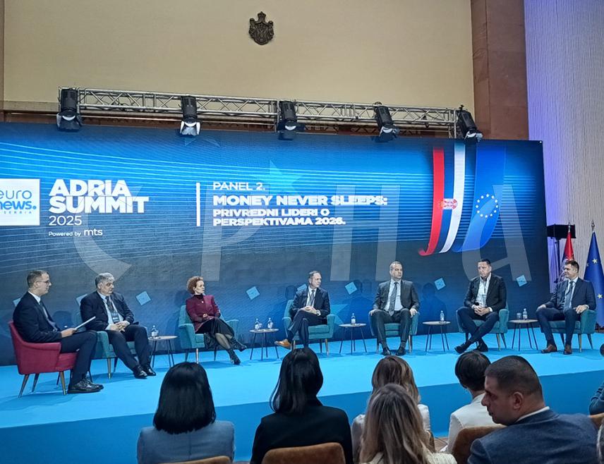 БЕОГРАД, 12. НОВЕМБРА /СРНА/ - Предсједник Надзорног одбора Олимпијског центра "Јахорина" Недељко Елек рекао је данас да је ове зимске сезоне скијање на Јахорини загарантовано, јер је 70 одсто стаза покривено системом за вјештачко осњежавање.